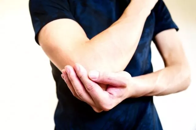 ゴルフ肘で肘が痛い